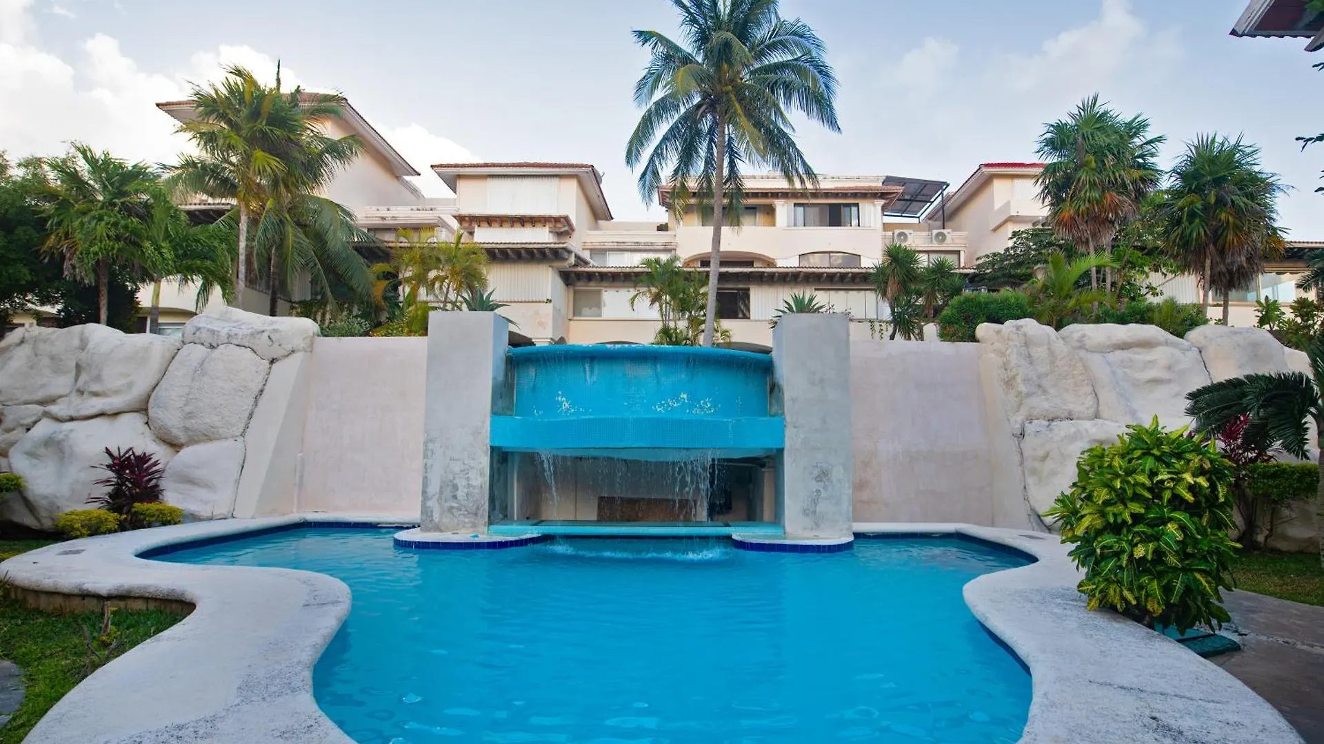 Cascadas, Charming Home Great Location With Pool & Garden Κανκούν
